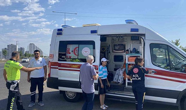 Diyarbakır'da kızını sınava götüren aile kaza yaptı: 3 yaralı