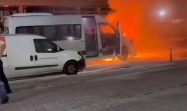 Diyarbakır'da öğrenci servisi alevlere teslim oldu