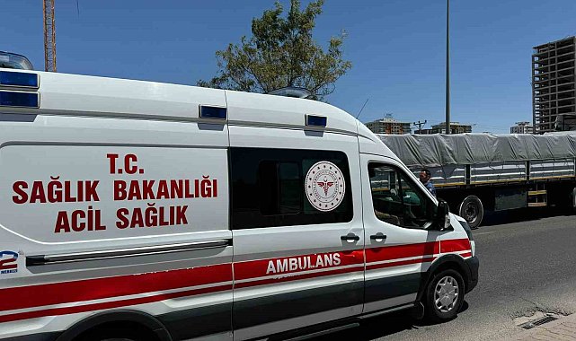 Diyarbakır'da otomobilde fenalaşan genç kız hastaneye kaldırıldı