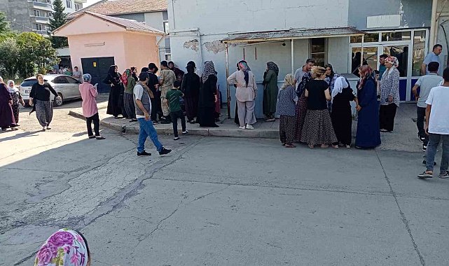Diyarbakır'da şarampole yuvarlanan otomobilde baba öldü, oğlu yaralandı
