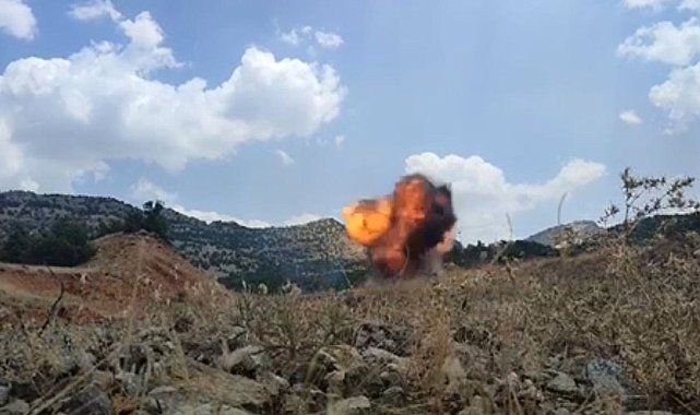 Diyarbakır&#039;da yol kenarına tuzaklanmış 2 adet EYP bulundu