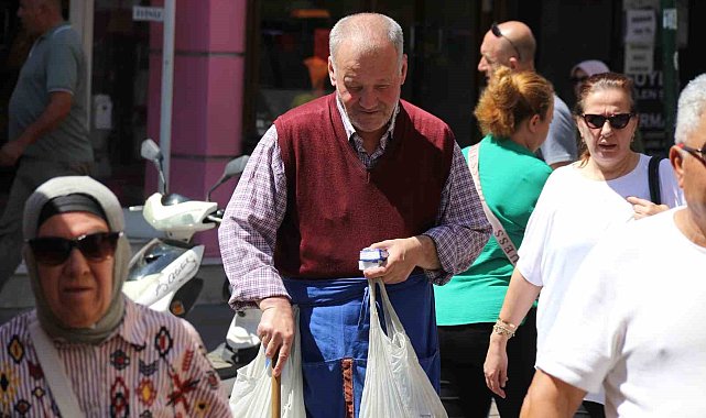 Doğuştan görme engelli işportacı 3 çocuğunu yetiştirip 2 ev aldı