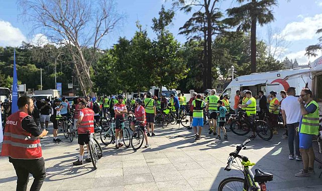 Dolmabahçe'den 15 Temmuz Şehitler Anıtı'na Gazze için pedal çevirdiler