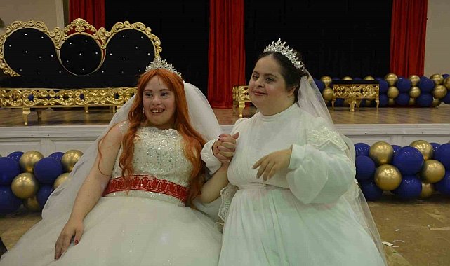 Down sendromlu kızlar gelinlik hayallerine kavuştular