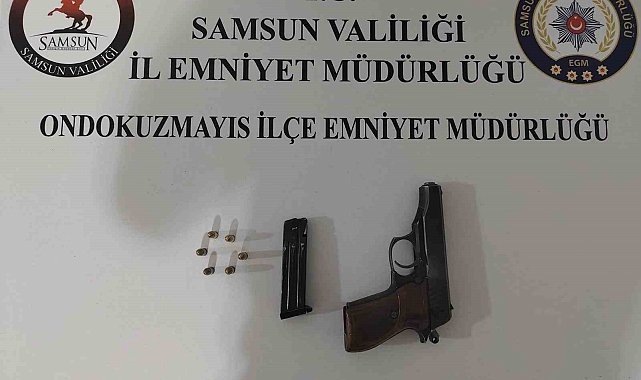 Dur ihtarına uymayan araçta ruhsatsız silah ele geçti