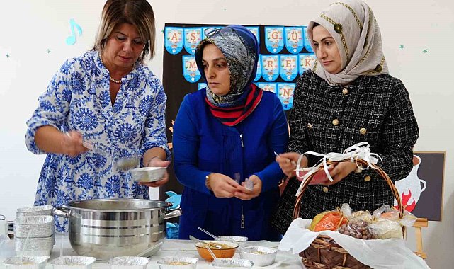 Düzce Belediyesi 7 noktada aşure dağıtıldı