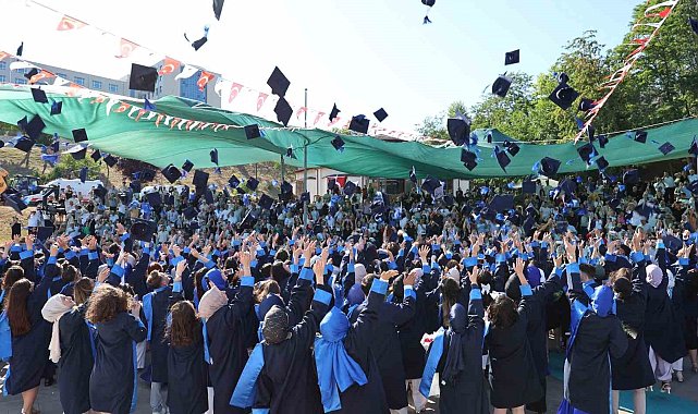 Düzce Üniversitesi'nde mezuniyet coşkusu