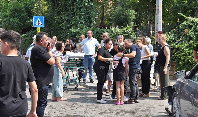 Edirne'de iki otomobil çarpıştı: 2'si çocuk 5 yaralı