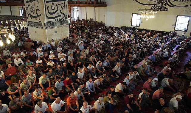 Edirne&#039;de pehlivanlar cuma namazında buluştu