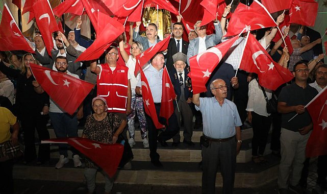 Edremit'te Demokrasi Nöbetine büyük ilgi