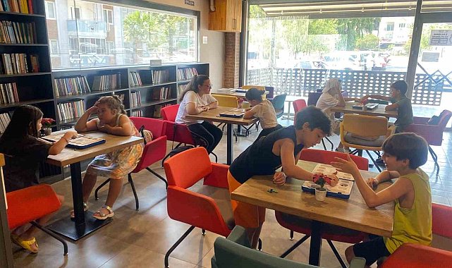 Efeler'in yaz kurslarında çocuklar akıl ve zeka oyunlarıyla tanışıyor