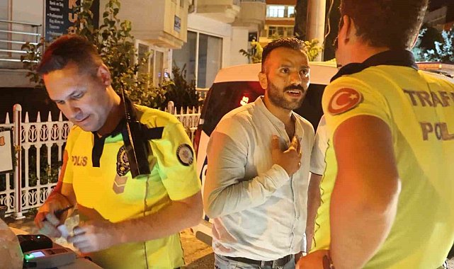Ehliyetsiz kullandığı araçla alkollü yakalanan şahıs 2 saat polise yalvardı
