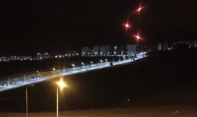 Elazığ'da gökyüzünde ortaya çıkan ışıklar merak uyandırdı