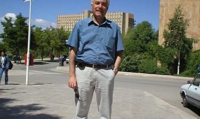 Emekli profesör yalnız yaşadığı evde ölü bulundu