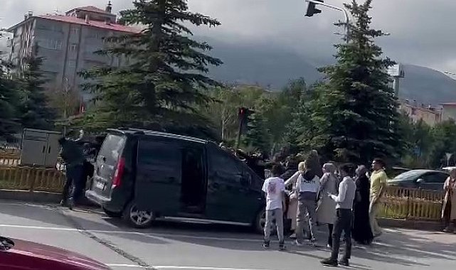 Erzurum'da trafikte "yol verme" kavgası