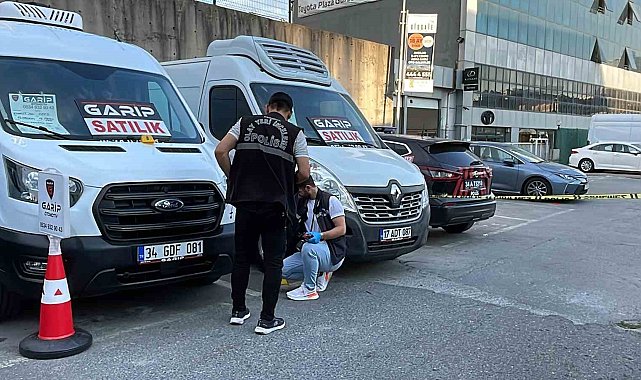 Esenler'de bir şahıs yüksek sesle müzik dinleyenleri uyardı: Kurşunların hedefi oldu