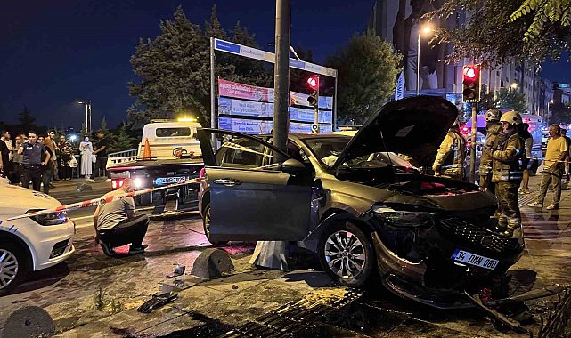 Esenler'de otomobil sürücüsü önce minibüse, ardından yayaya çarptı