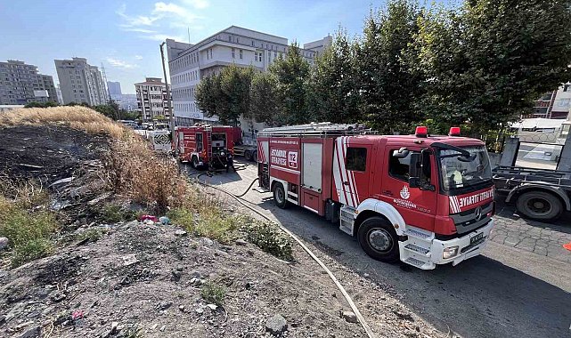 Esenyurt'ta otluk alanda çıkıp geniş alana yayılan yangın söndürüldü