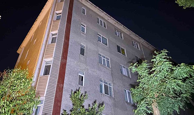 Eyüpsultan'da elektriği kesilen sitenin sakinlerinden tepki