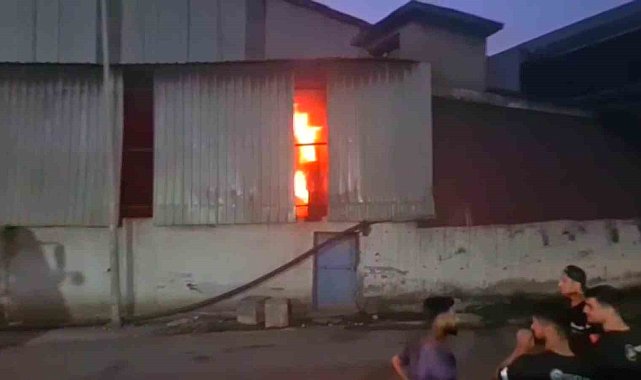 Fabrikada çıkan yangında dumandan etkilenen 6 kişi tedavi edildi