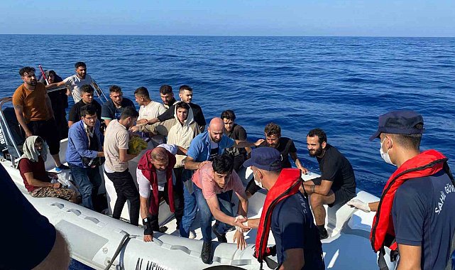 Fethiye'de 25 düzensiz göçmen kurtarıldı, 2 göçmen kaçakçısı yakalandı