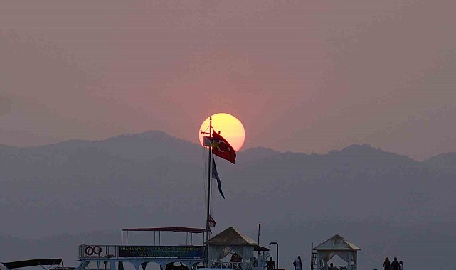 Fethiye'de gün batımı görsel şölen oluşturdu
