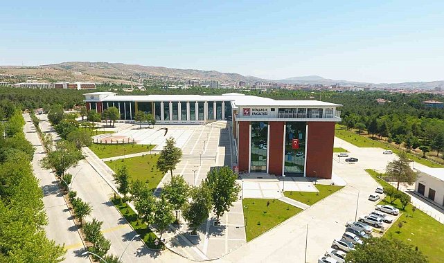 FÜ, Türkiye'deki üç üniversiteden biri oldu
