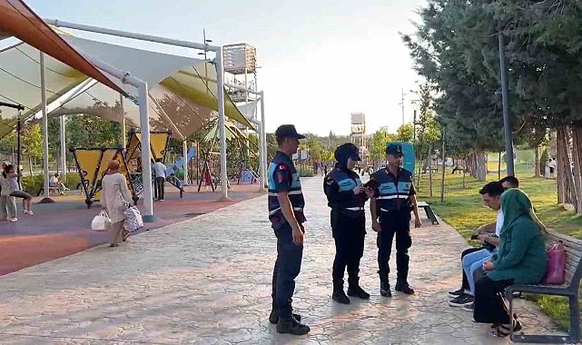 Gaziantep'te Jandarma yaya devriyesi görev başında