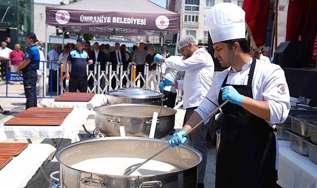 Geleneksel aşure ikramı binlerce kişiyi buluşturdu