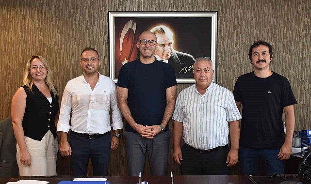 Germencik Belediyesi'nde toplu iş sözleşmesi imzalandı, çalışanların yüzü güldü