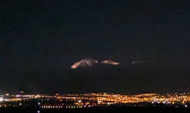 Giresun semalarında çakan şimşekler Erzincan'dan görüntülendi