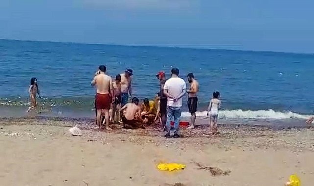 Giresun'da denize giren genç boğuldu, bir genci de vatandaşlar kurtardı