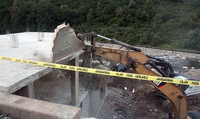 Giresun'da dere yatağına yapılan o inşaata yıkım kararı jet hızıyla uygulandı