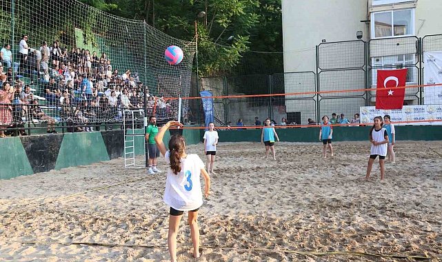Gölcük'te plaj voleybol turnuvası heyecanı başlıyor