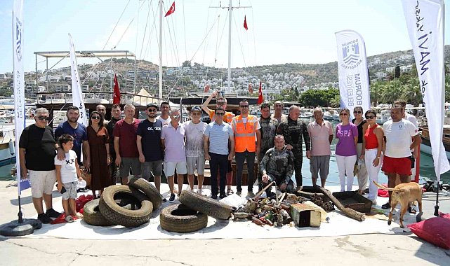 Gündoğan'da deniz dibi temizliği: 213 kilogram atık çıkartıldı
