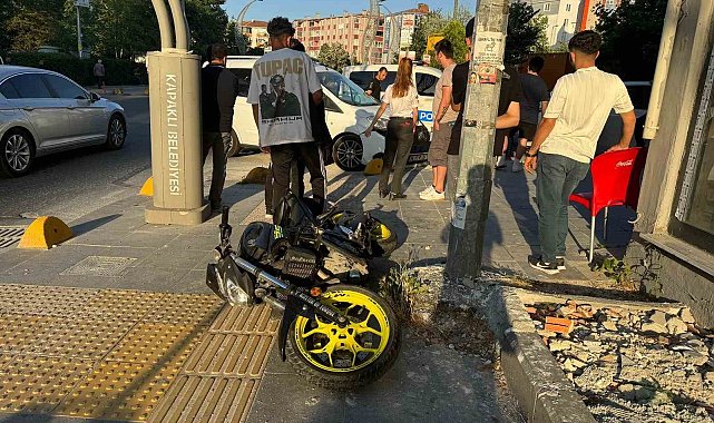 Hafif ticari araçla motosiklet çarpıştı: 1 yaralı