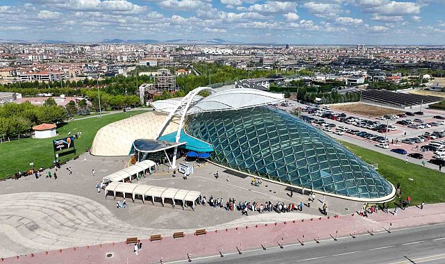 Hafta sonu Konya Tropikal Kelebek Bahçesi'ne yoğun ilgi