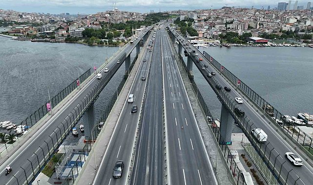 Haliç Köprüsü'nde asfalt yenileme çalışması kilometrelerce araç kuyruğu oluşturdu