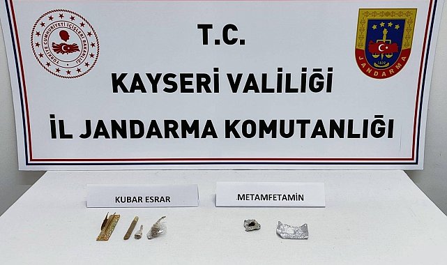Hareketlerinden şüphelenilen şahıslardan uyuşturucu çıktı