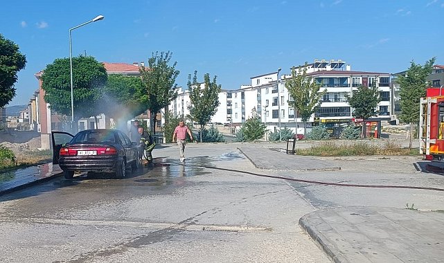 Hastane bahçesinde araç yangını
