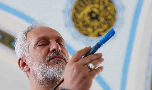 Hat ustası, 28 yıldır küçük fırçası ile 100'ün üzerinde cami süsledi