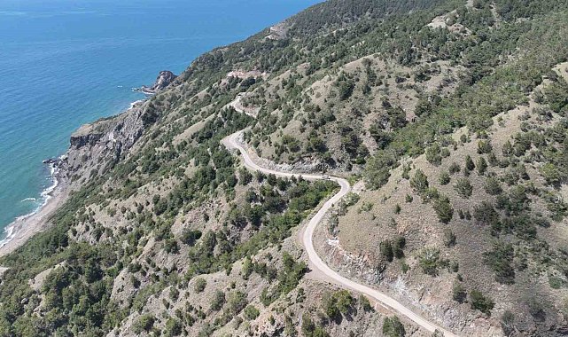 Hatay Büyükşehir Belediye ekipleri Arsuz ilçesinde yol, bakım ve onarım çalışmalarına başladı