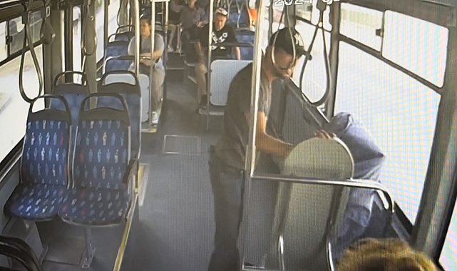 Hırsızı kendi kendine konuşması ele verdi...