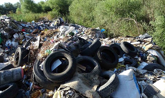 Hisarcık Belediyesi&#039;ne Koca Çay kenarında korkutan kirlilik eleştirisi