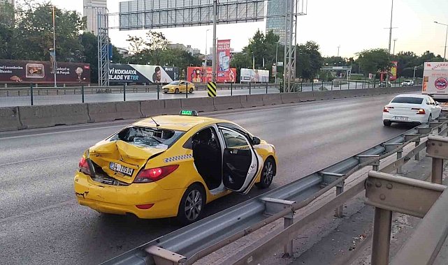Hızını alamayan motosikletli taksiye arkadan çarptı: 2 yaralı