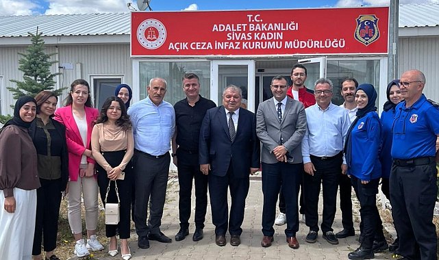 Hükümlüler ve çocuklara tatlı ikramı