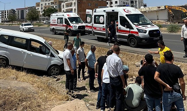 İdil'de hafif ticari araç şarampole yuvarlandı: 1 yaralı