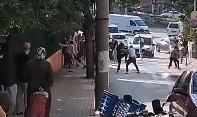 İki gurup sokak arasında kavgaya tutuşunca ortalık meydan muharebesine döndü
