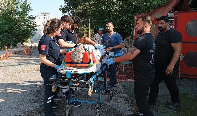 İki otomobil ve yolcu otobüsü çarpıştı: 3 yaralı