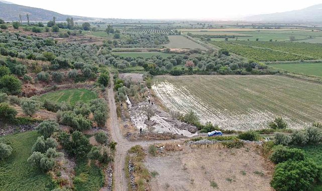 İş makinesi ile kaçak kazı yaparken suçüstü yakalandılar